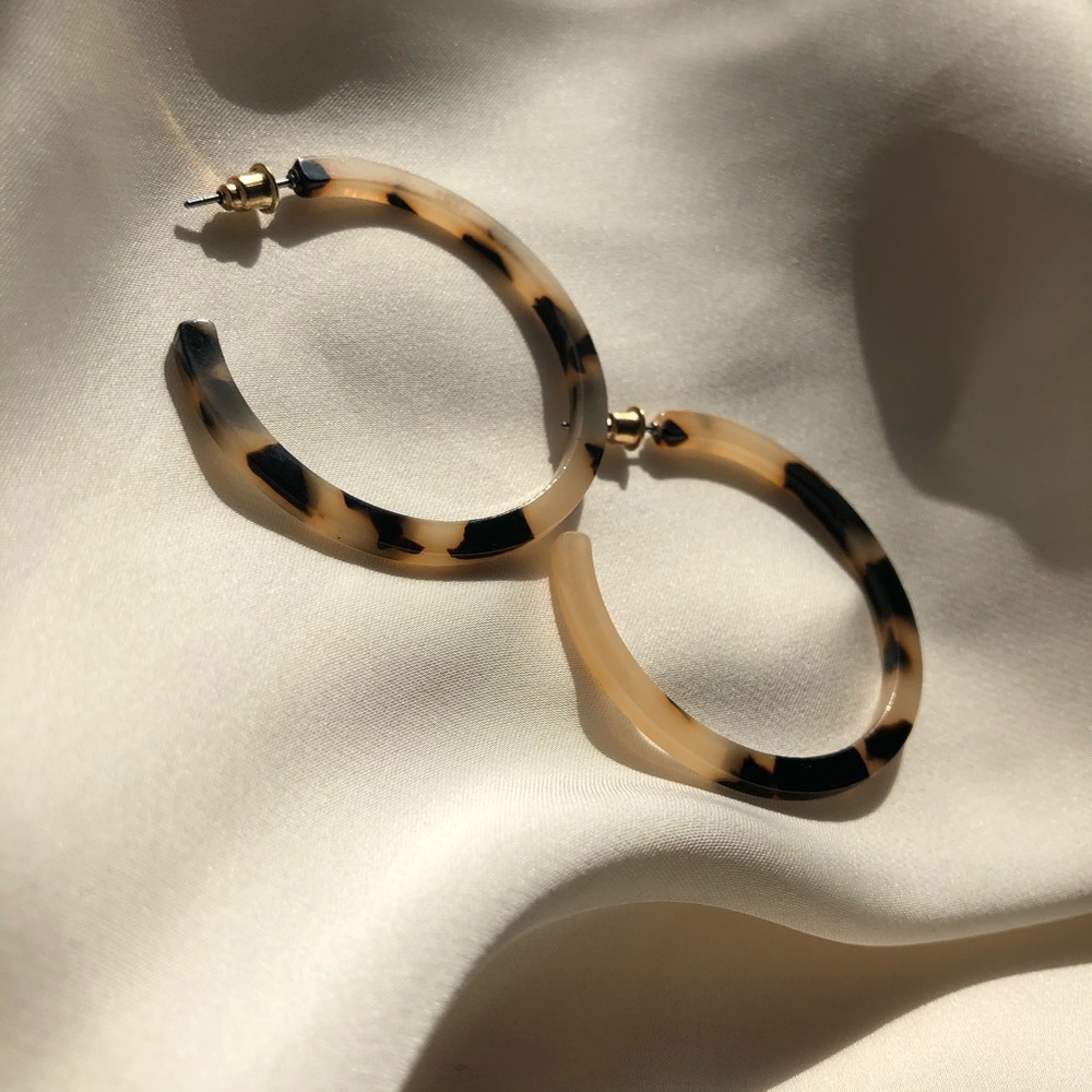 Leopard Pattern Hoop Earrings - Picture 7 of 7